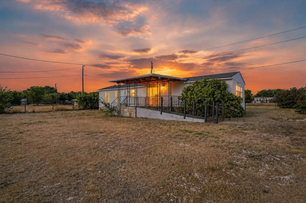 3205 Oak Hill Drive, Granbury