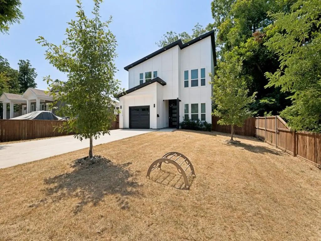 1114 E Woodin Boulevard, Dallas