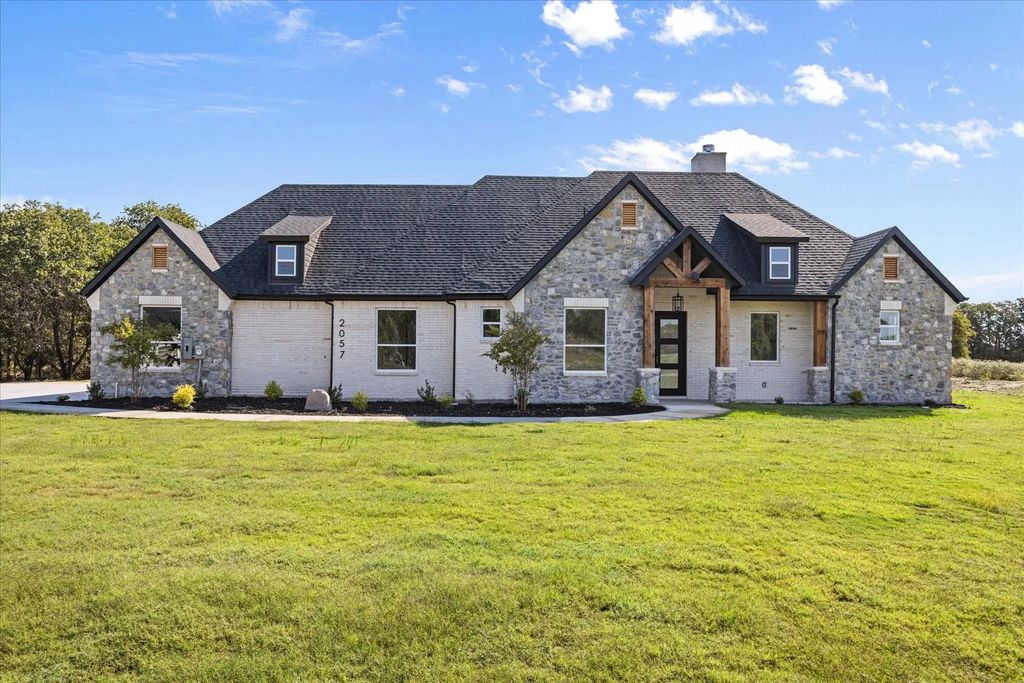 2057 Glenhollow Drive, Weatherford