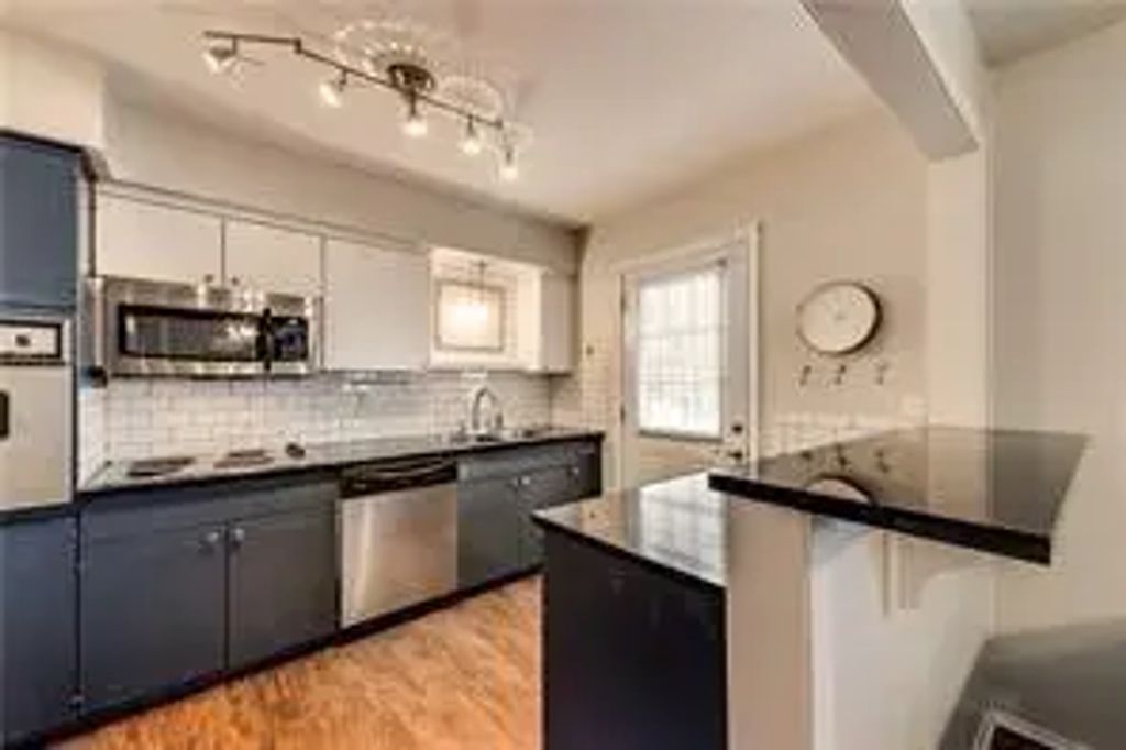 6015 E University Boulevard 227, Dallas
