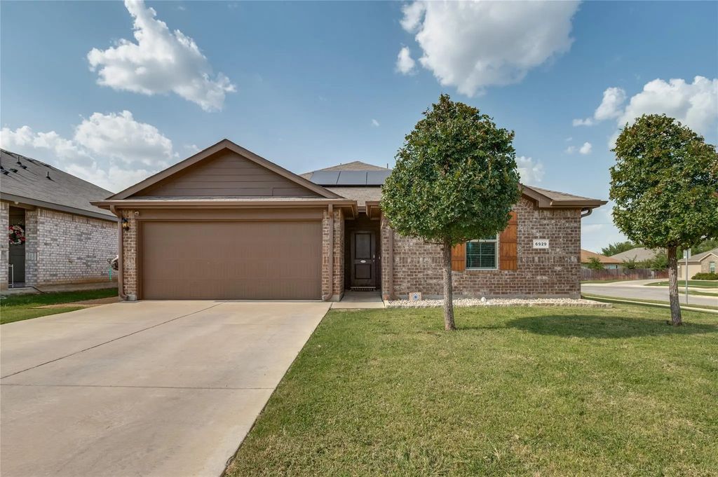 6929 Whisper Field, Fort Worth