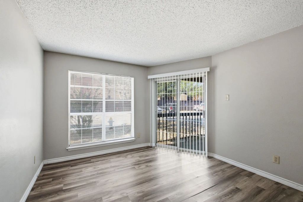 18333 Roehampton Drive 416, Dallas