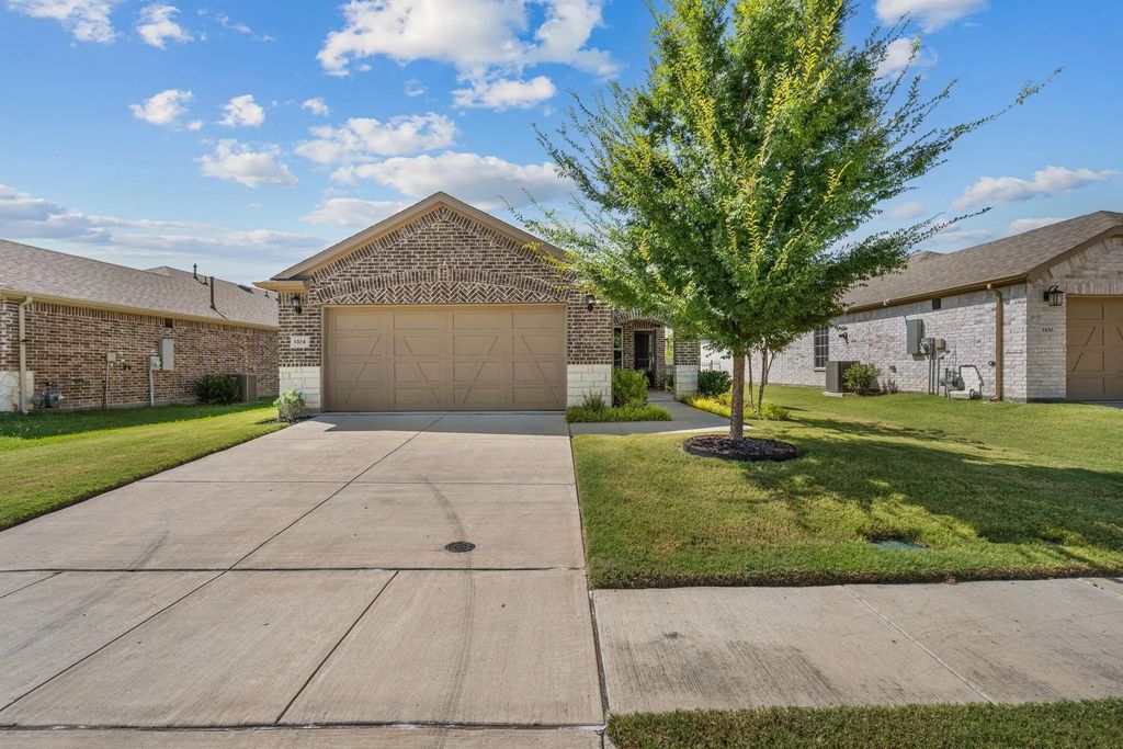 1104 Rough Hollow Drive, McKinney