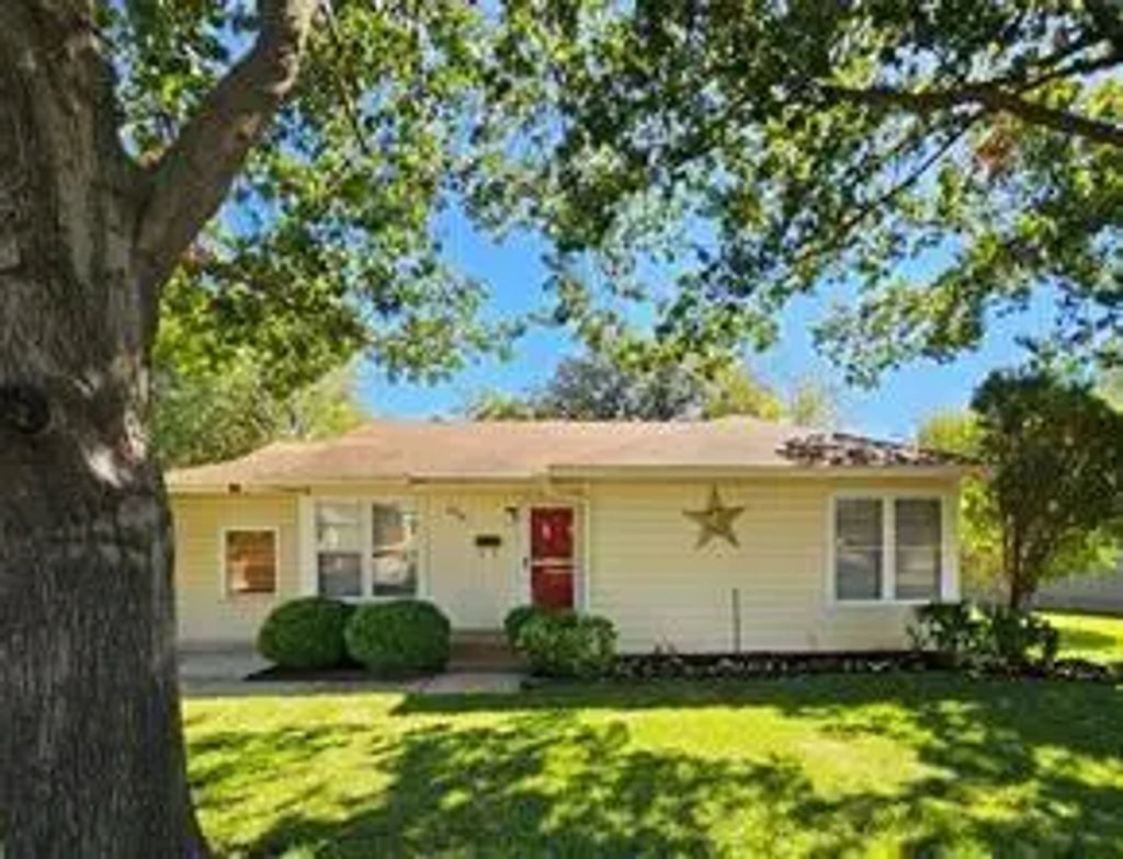 615 W Nash Street, Grapevine