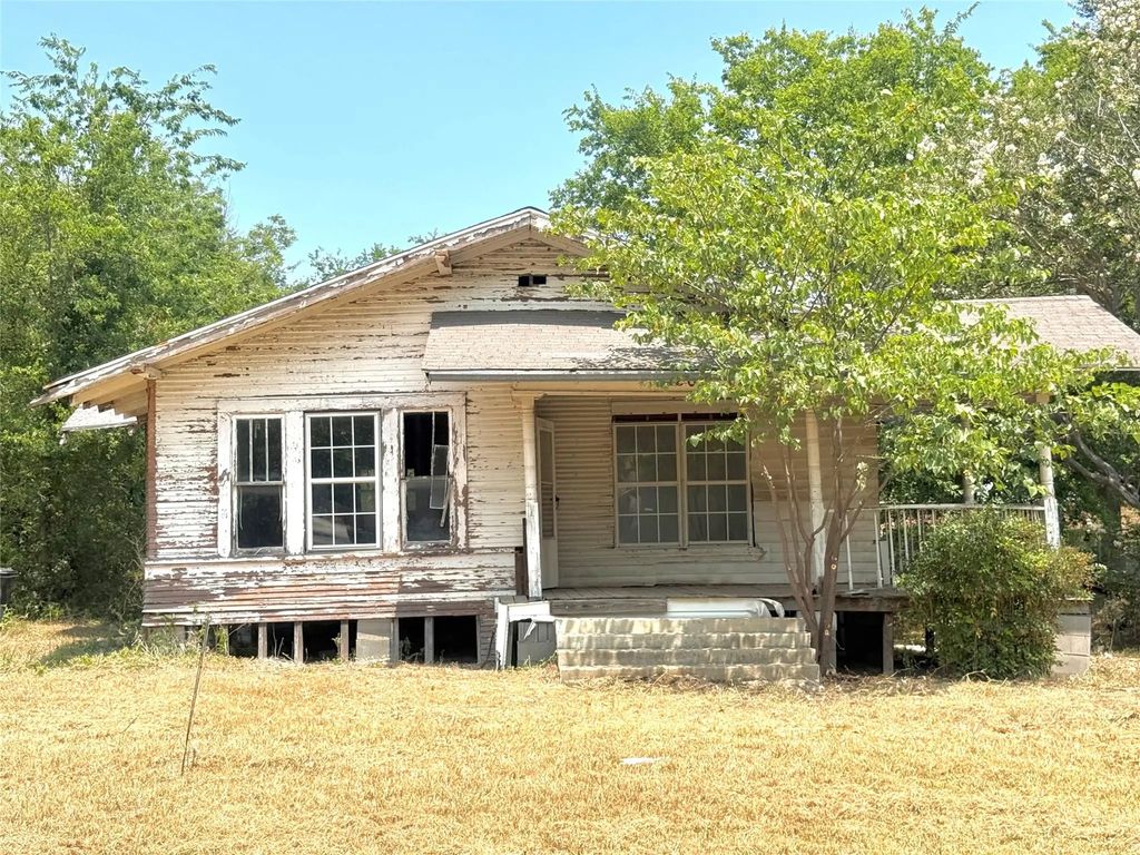 204 W Maple Street, Whitewright