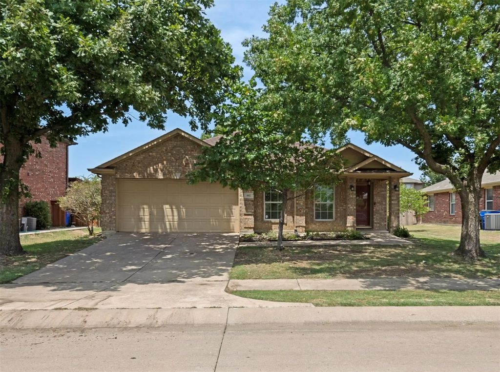 602 Berry Trail, Forney