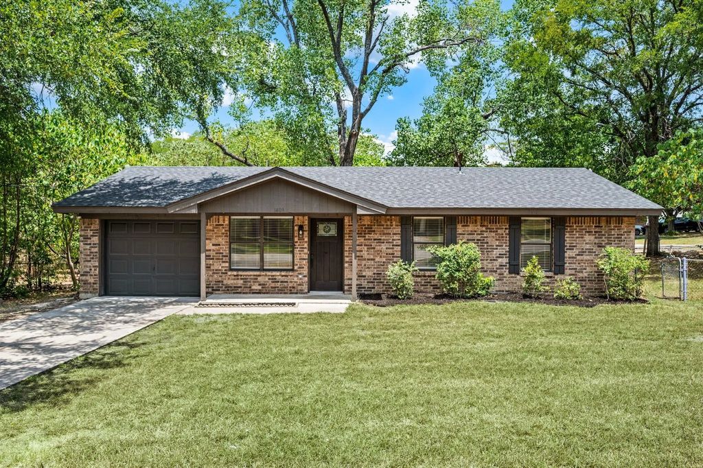 1409 Scotland Avenue, Azle