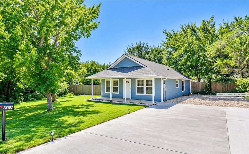 903 Comanche Cove Drive, Granbury