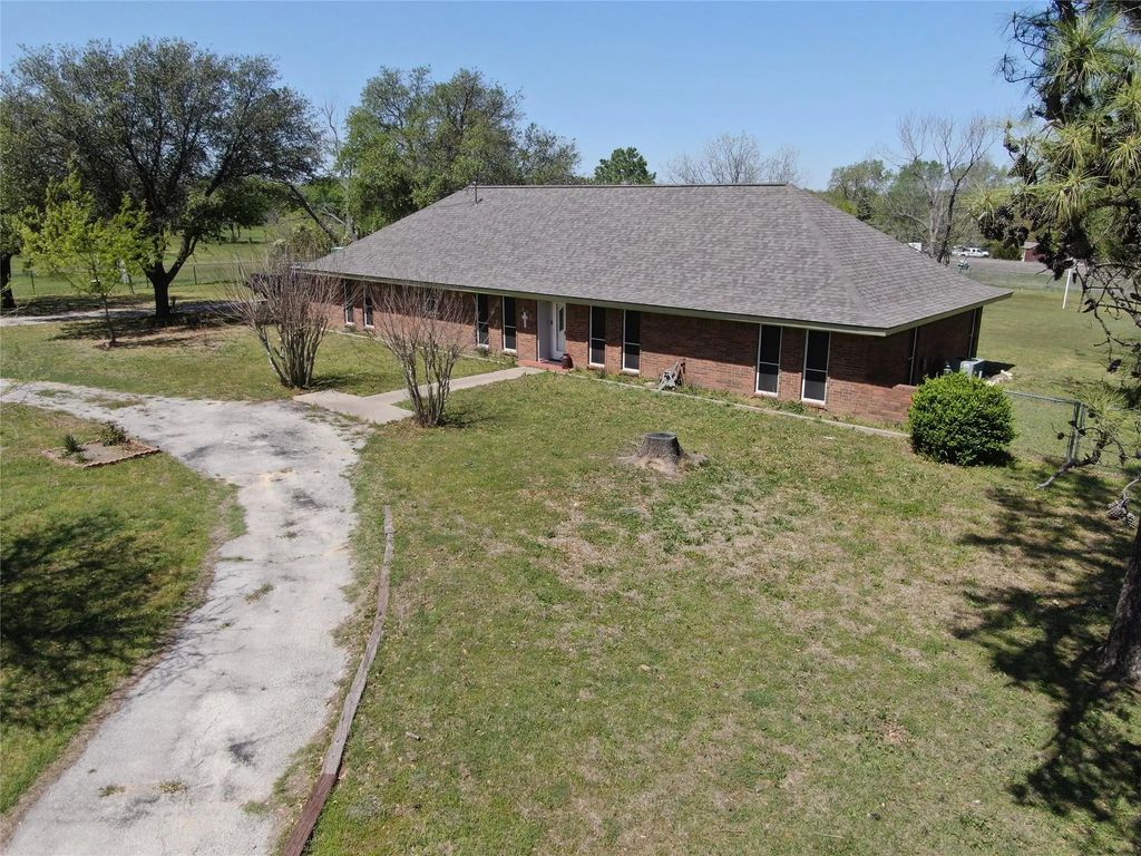 517 E Locust Street, Nocona