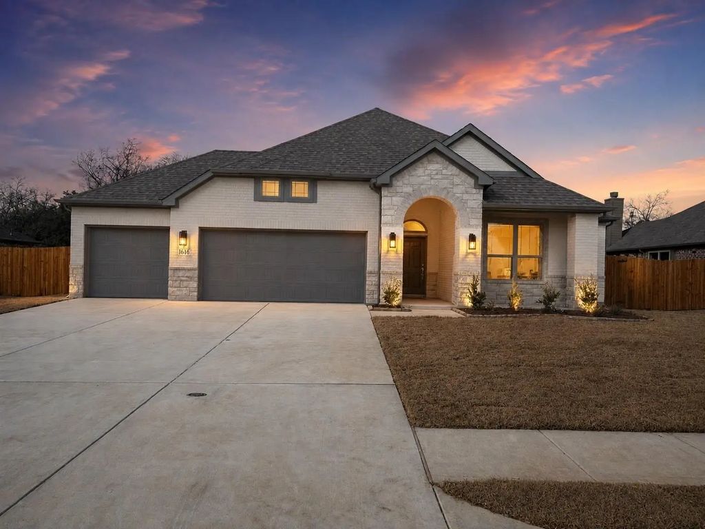 5004 Taylor Trail, Sanger