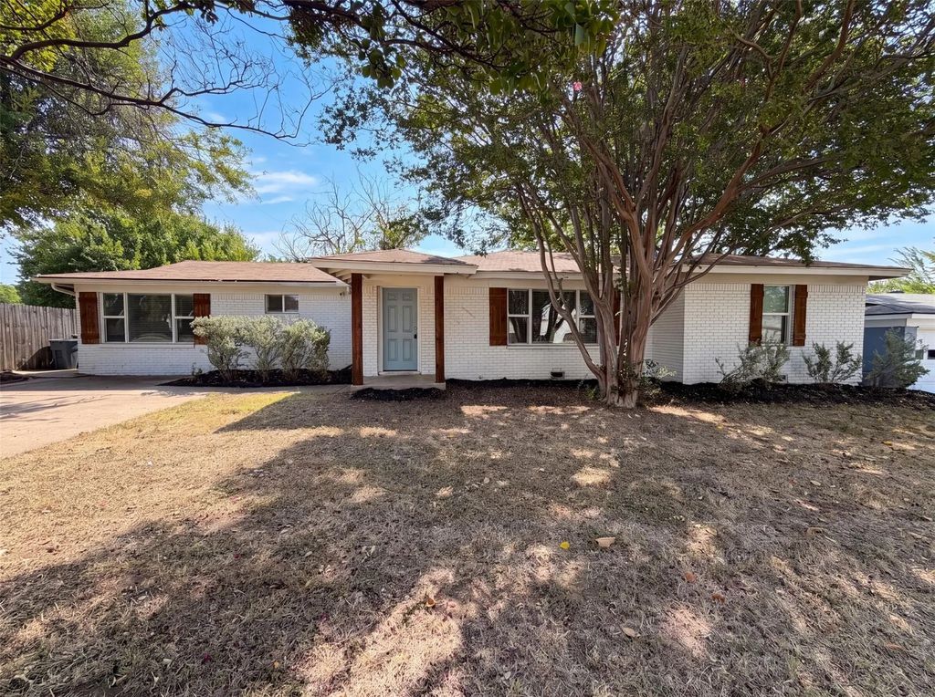 832 Central Drive, Bedford
