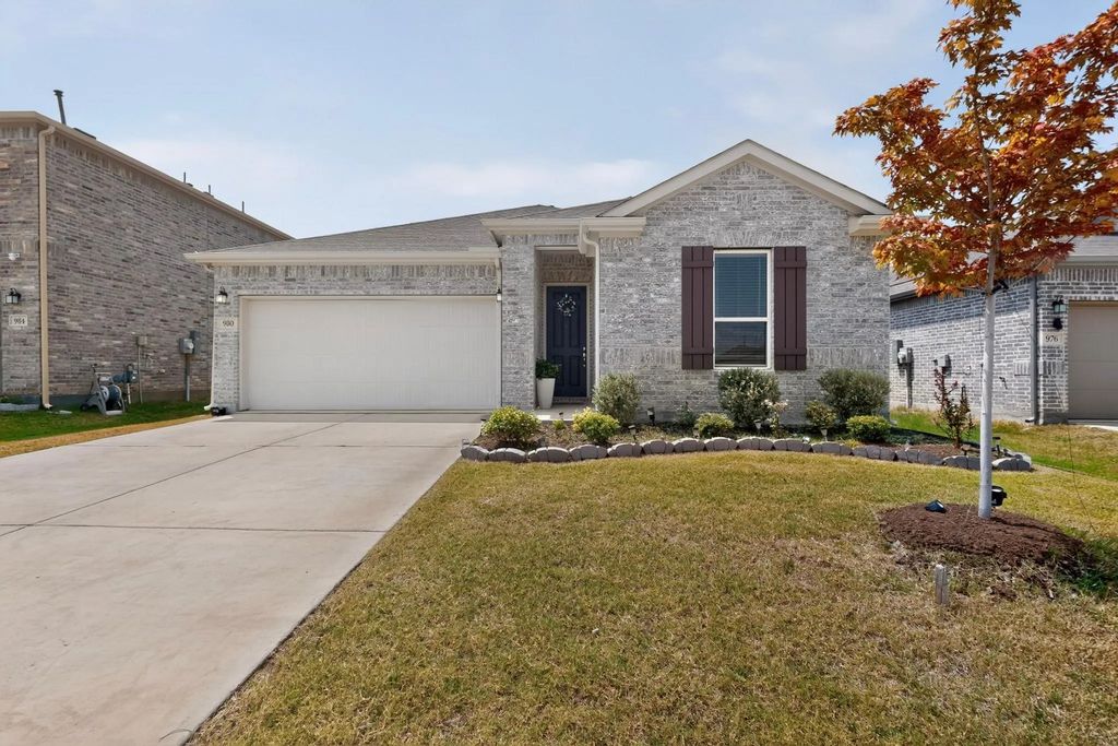 980 Burnett Drive, Aubrey