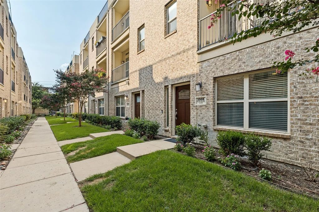 1305 Palm Springs Lane, Dallas