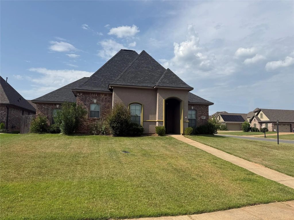1017 Green Wood Circle, Haughton