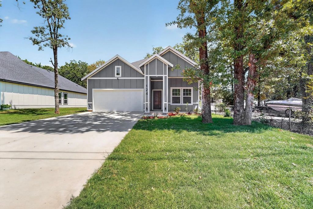 124 Lost Forest Road, Gun Barrel City