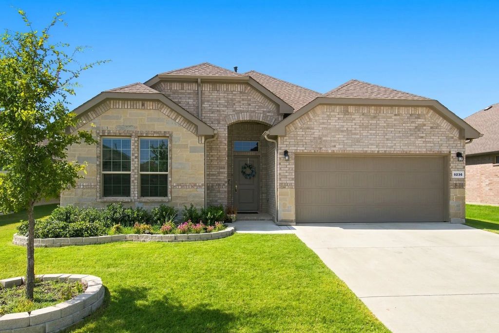 5236 Meadow Lane, Krum