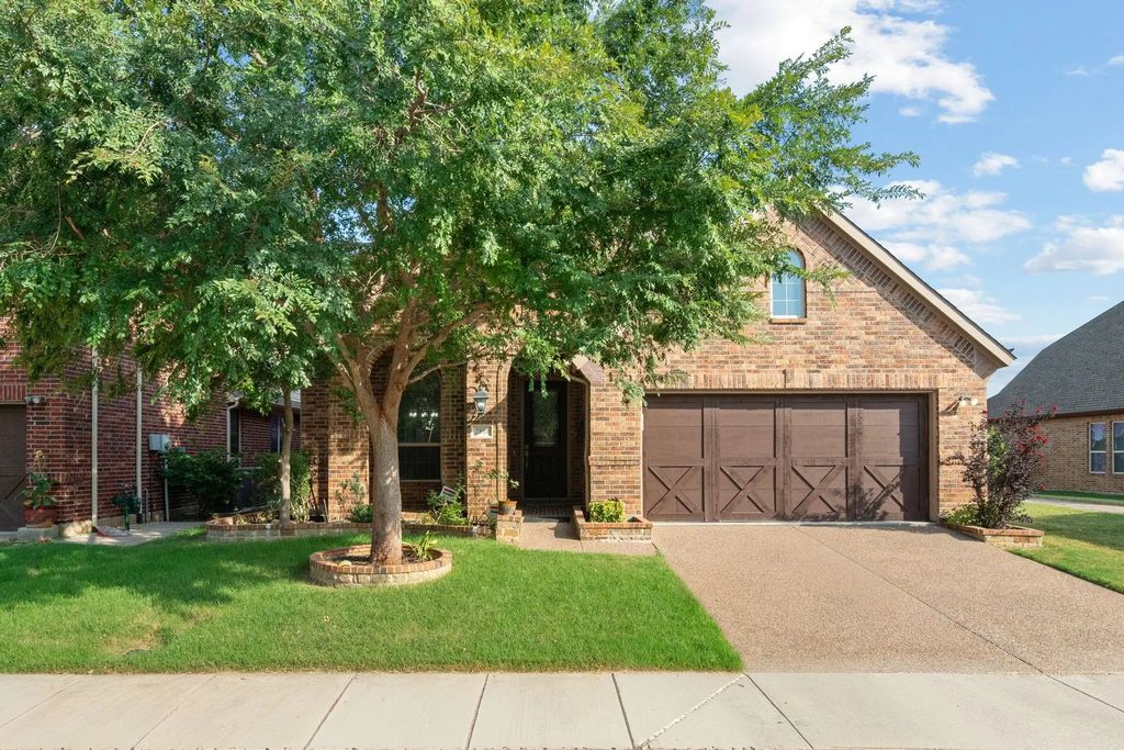 2800 Cole Castle Drive, Lewisville
