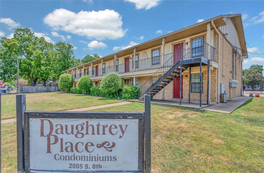 2005 S 8th Street, Waco