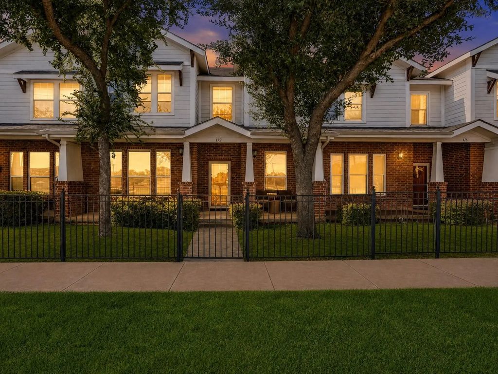 172 High School Drive, Lewisville