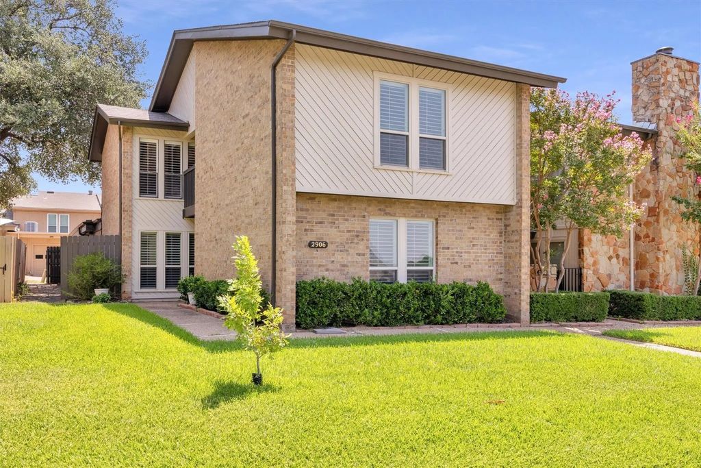 2906 Wayside Drive, Bedford