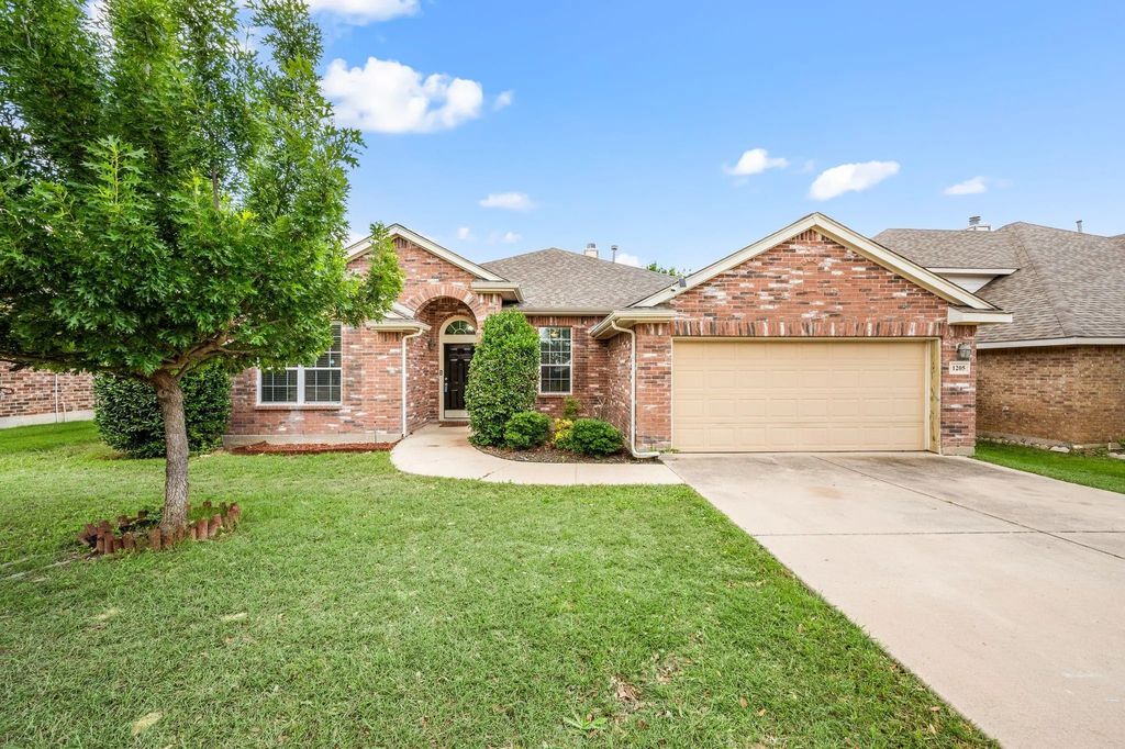 1205 Hickory Bend Lane, Fort Worth