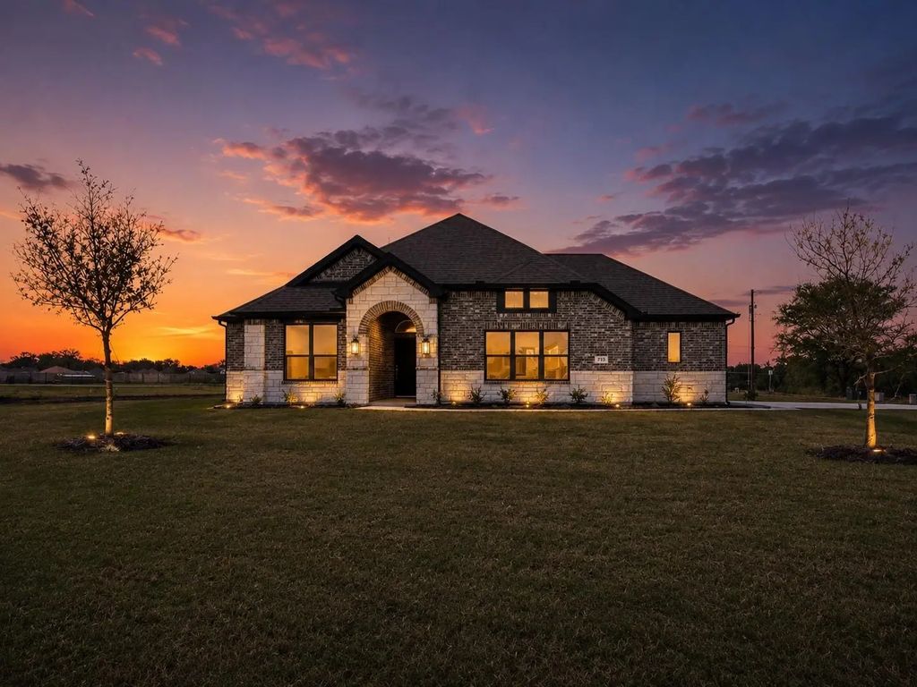 492 Sanders Road, Whitesboro