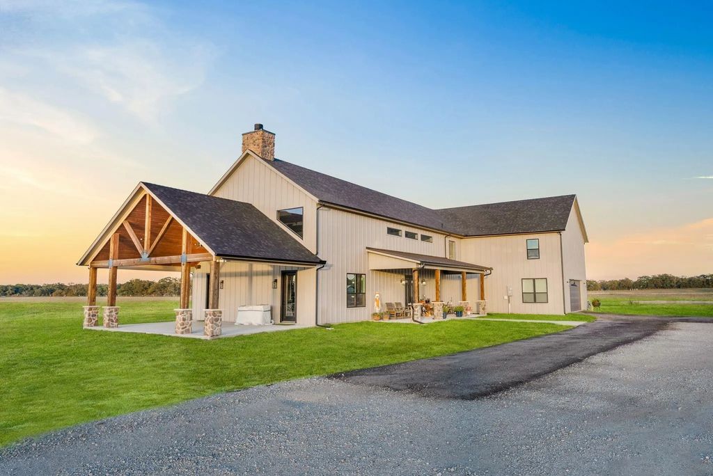3106 County Road 2526, Quinlan