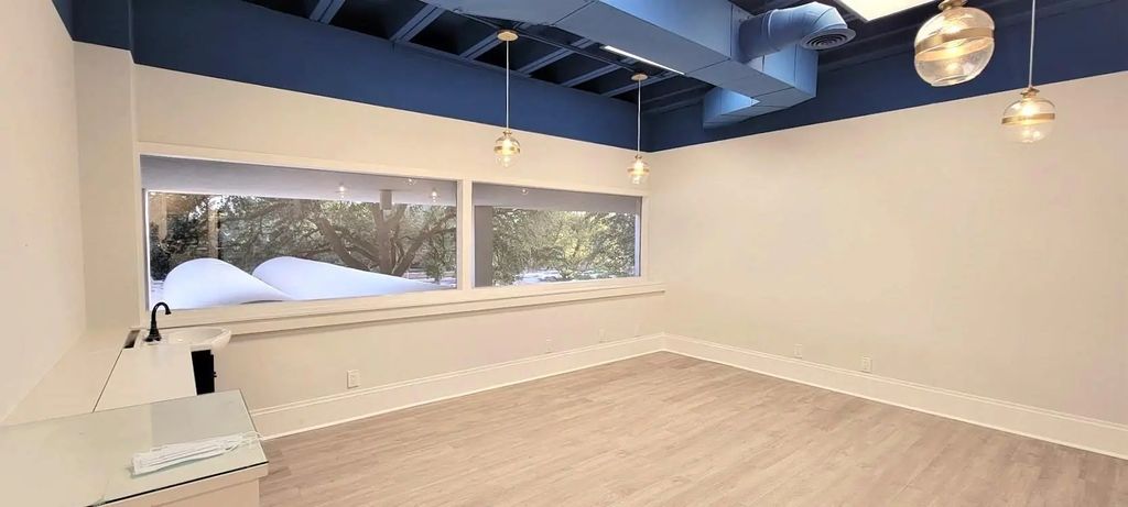 6211 W Northwest Highway C253 West Wing Unit, Dallas