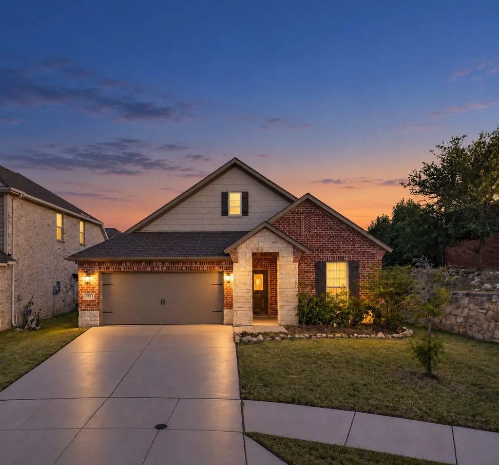 7337 Howling Coyote Lane, Fort Worth