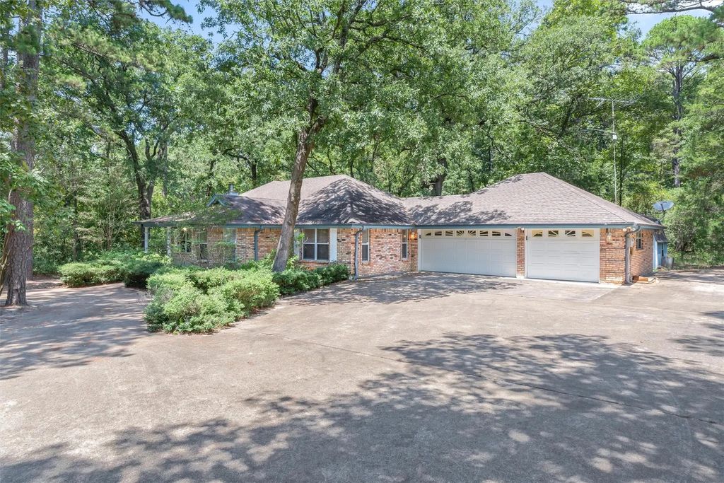 190 Blue Water Lane, Holly Lake Ranch