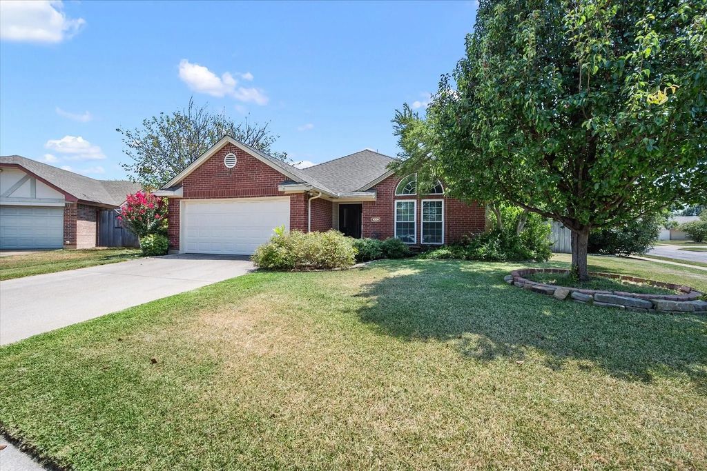 4209 Worth Forest Drive, Arlington