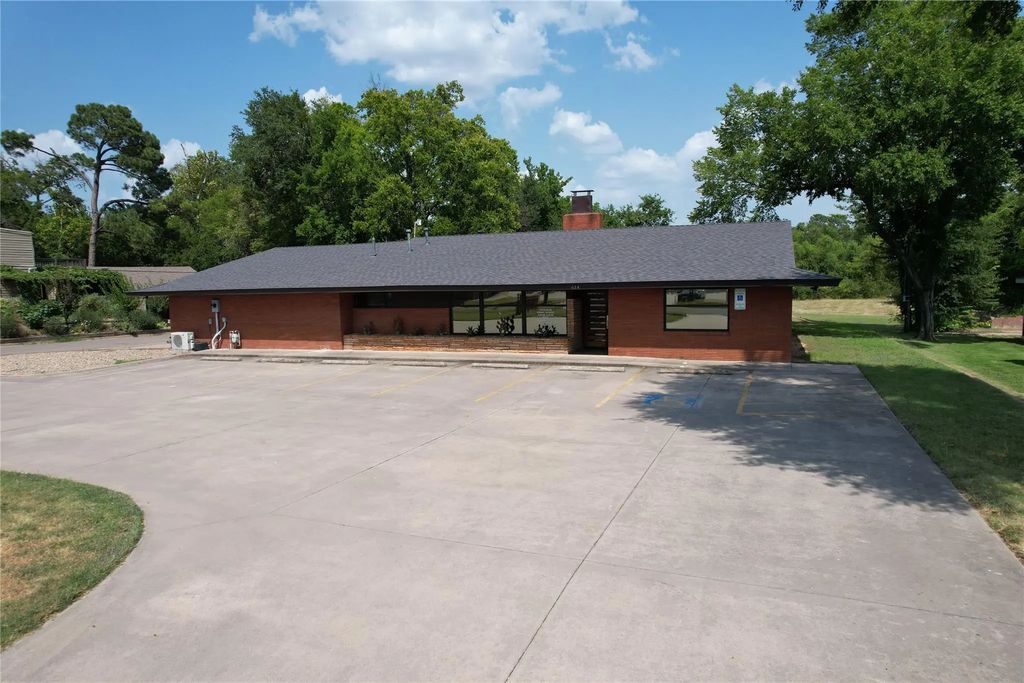 614 Oak Avenue, Sulphur Springs