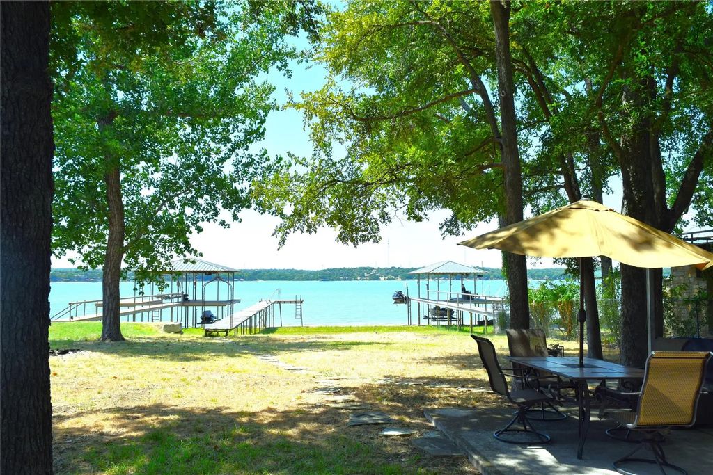 1411 E Lake Drive, Weatherford