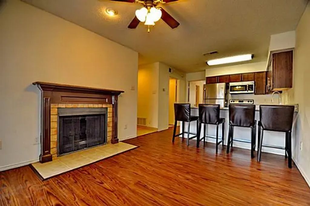 6910 Skillman Street 2011, Dallas