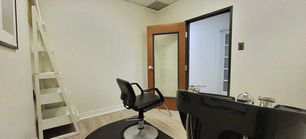 6211 W Northwest Highway C253 Hall Unit, Dallas
