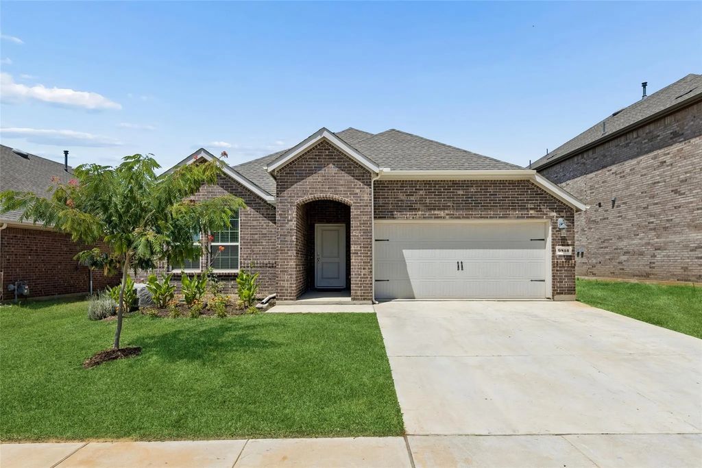 9813 Cherrywood Way, Aubrey