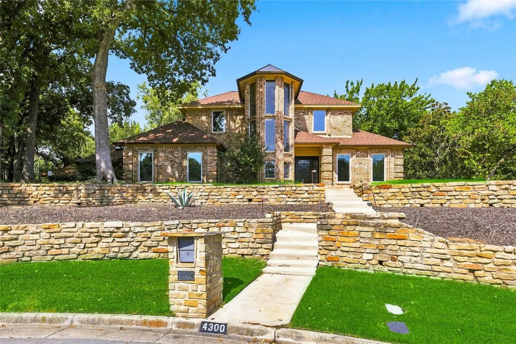 4300 Eaton Circle, Colleyville