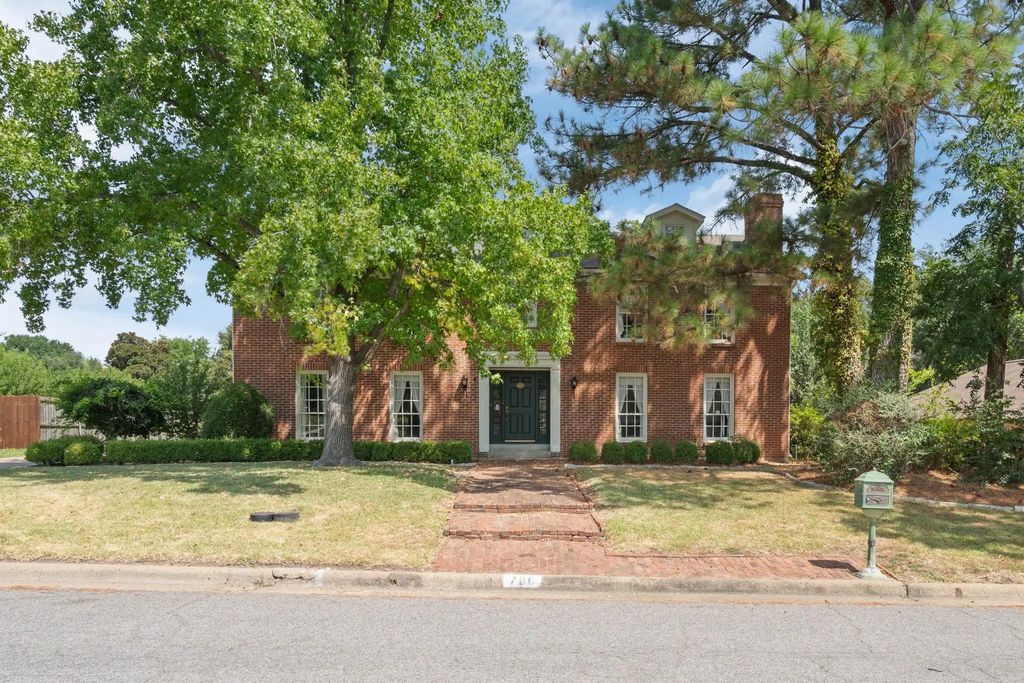 706 Sahara Drive, Greenville
