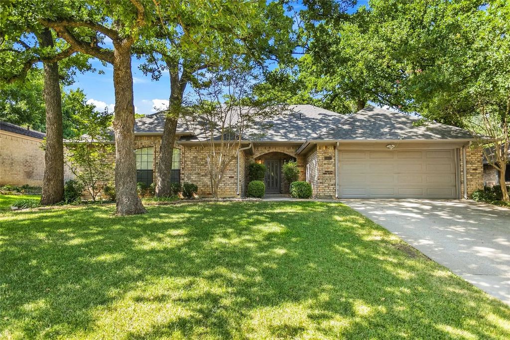 3407 Commander Court, Arlington