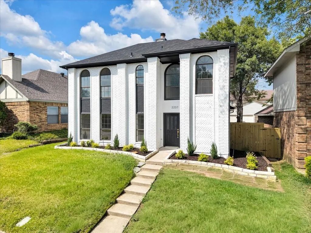 2237 Greenview Drive, Carrollton
