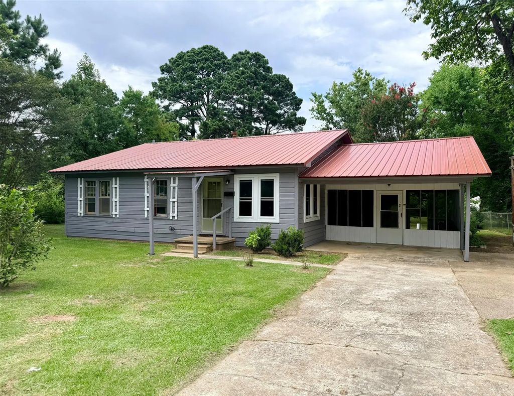 316 Moore Street, Springhill