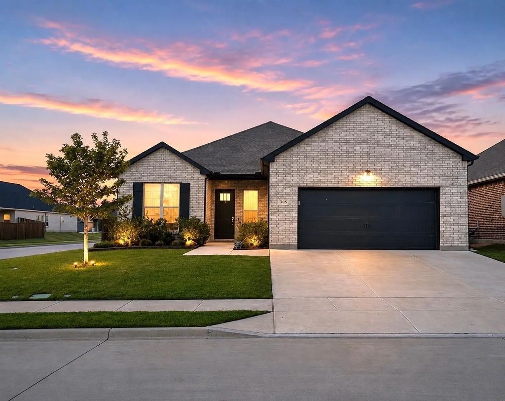 305 Chase Creek Drive, Lavon