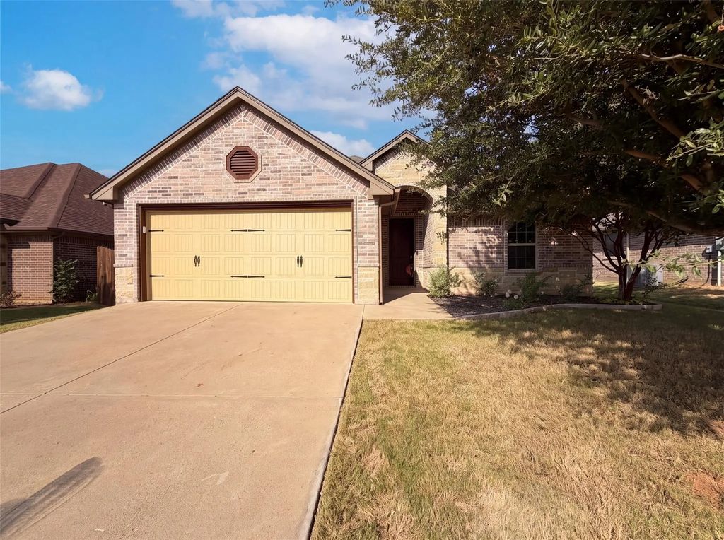 120 Donna Circle, Granbury