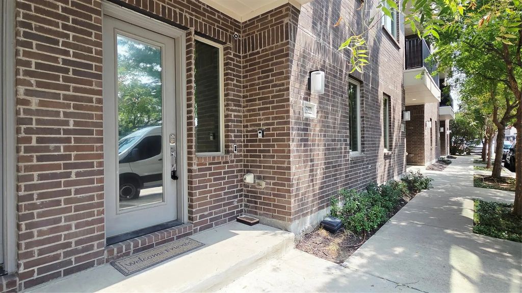 13222 Bee Street, Farmers Branch