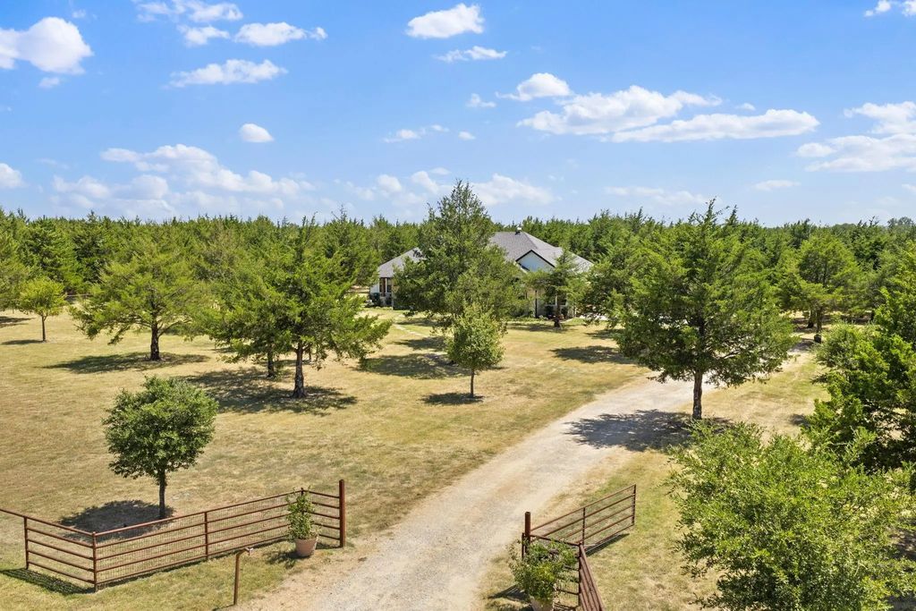 421 White Oak Circle, Anna