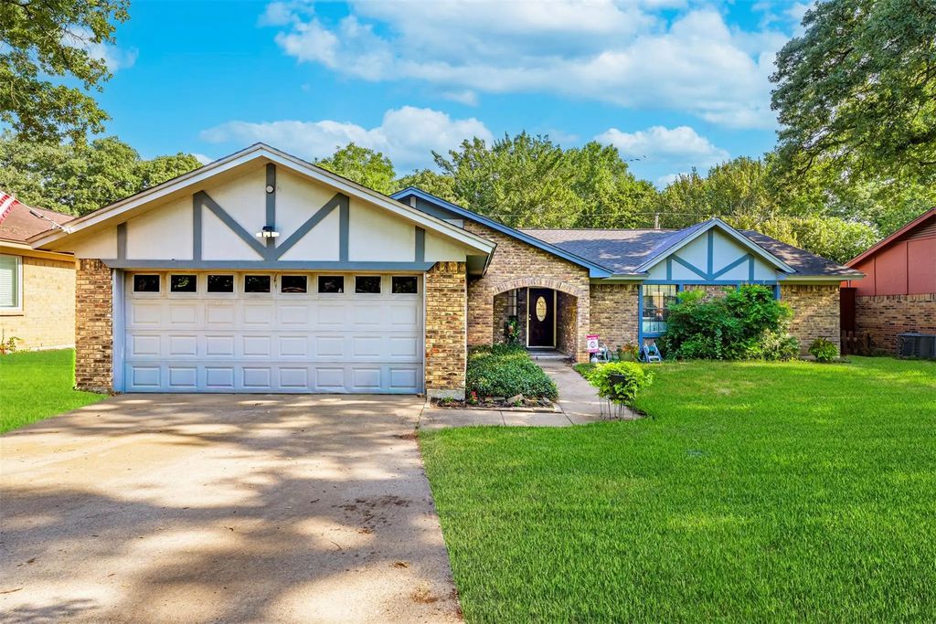 5903 Pleasant Wood Trail, Arlington
