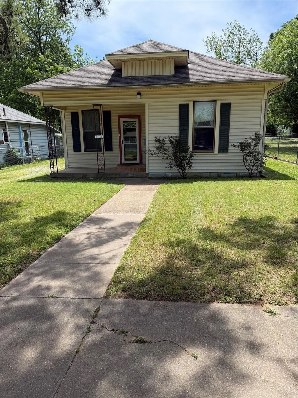 918 W Morgan Street, Denison
