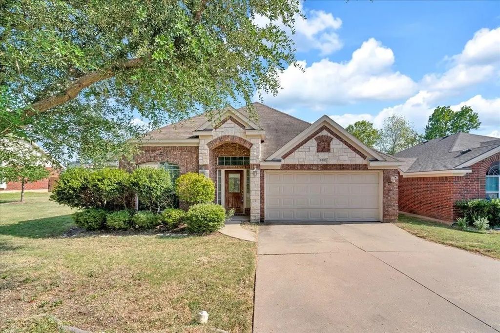 4801 Summer Oaks Lane, Fort Worth