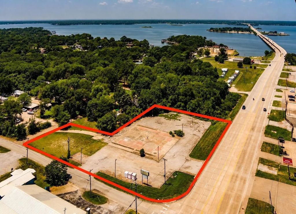 2705 W Main Street, Gun Barrel City