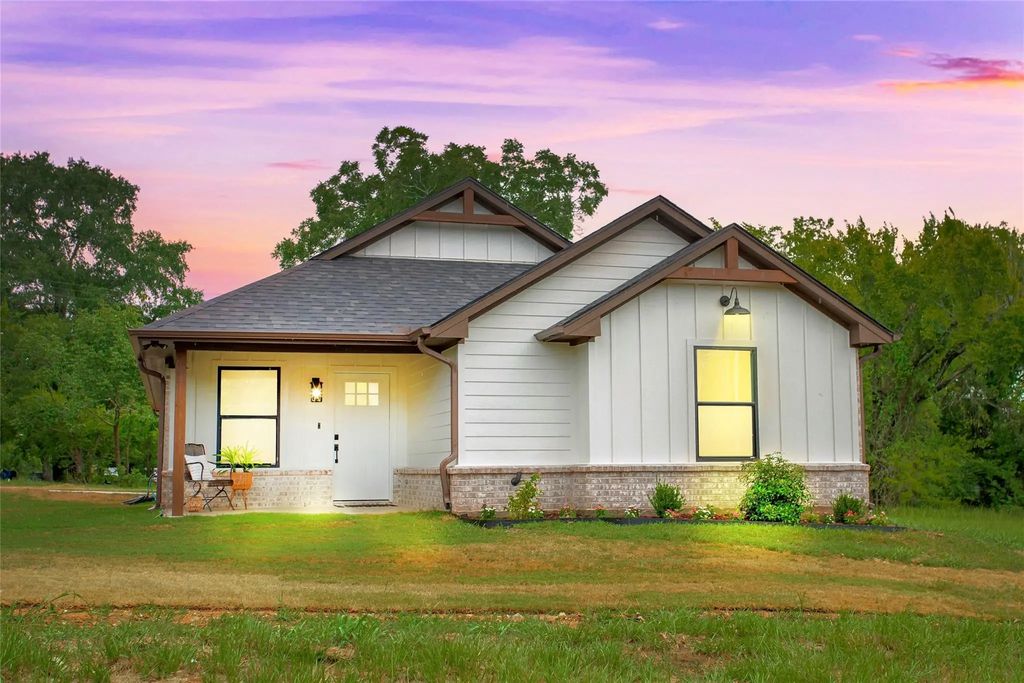 113 W Magnolia, Troup